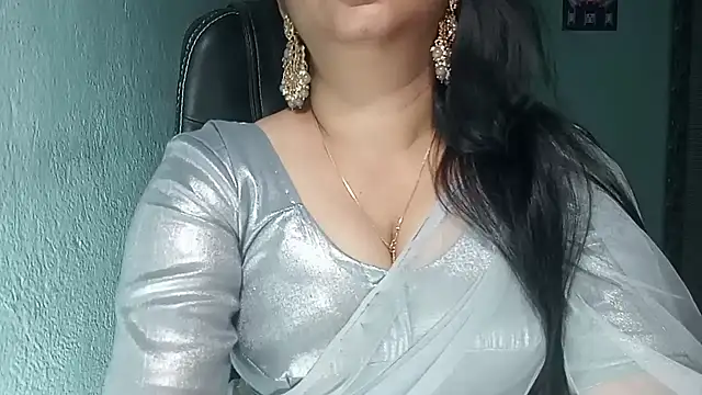 Snapshot of YourModhu chatting on April 10, 5:39 pm YourModhu online show from April 10, 5:39 pm