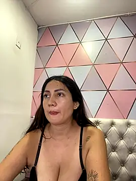 Snapshot of juliana_diaz chatting on October 6, 11:18 am juliana diaz online show from October 6, 11:18 am