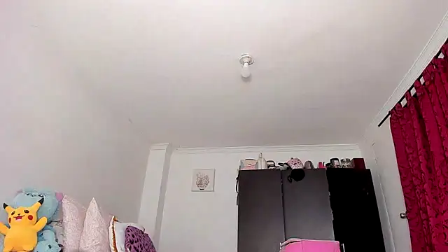 Snapshot of AlondraDiossa03 chatting on December 18, 7:52 pm AlondraDiossa03 online show from December 18, 7:52 pm