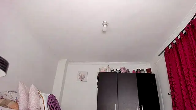 Snapshot of AlondraDiossa03 chatting on December 22, 5:53 pm AlondraDiossa03 online show from December 22, 5:53 pm