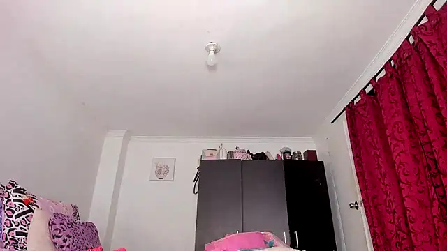 Snapshot of AlondraDiossa03 chatting on January 6, 9:54 pm AlondraDiossa03 online show from January 6, 9:54 pm