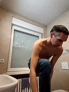 Snapshot of Geiler-boy313 chatting on December 21, 6:04 pm Geiler-boy313 online show from December 21, 6:04 pm