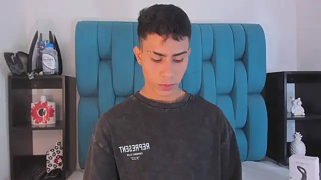 Snapshot of AlanNaughty chatting on December 31, 7:51 pm AlanNaughty online show from December 31, 7:51 pm