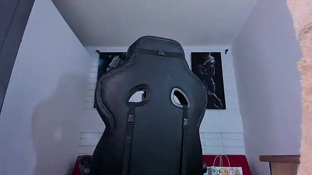 Snapshot of AlanNaughty chatting on January 3, 12:22 am AlanNaughty online show from January 3, 12:22 am