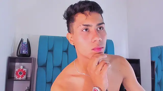 Snapshot of AlanNaughty chatting on January 6, 12:05 am AlanNaughty online show from January 6, 12:05 am