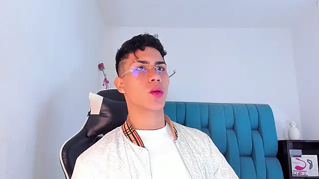 Snapshot of AlanNaughty chatting on March 11, 7:58 pm AlanNaughty online show from March 11, 7:58 pm