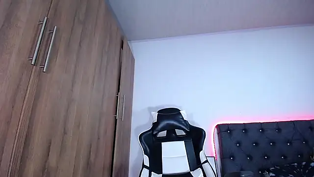 Snapshot of AlanNaughty chatting on March 15, 3:07 am AlanNaughty online show from March 15, 3:07 am