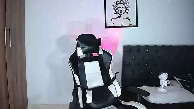 Snapshot of AlanNaughty chatting on November 5, 5:40 am AlanNaughty online show from November 5, 5:40 am