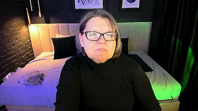 Snapshot of Shannonshine chatting on February 11, 1:16 pm Shannonshine online show from February 11, 1:16 pm