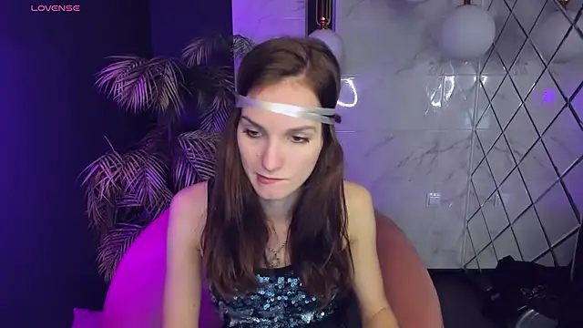 MirandaGlow online show from December 5, 8:55 am