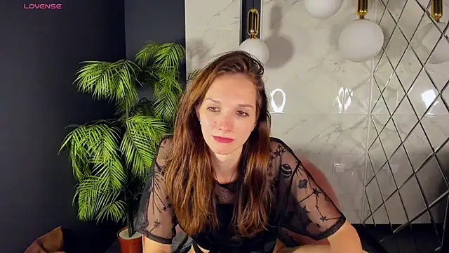 MirandaGlow online show from December 19, 12:45 pm