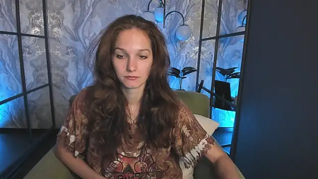 Snapshot of MirandaGlow chatting on July 26, 5:37 am MirandaGlow online show from July 26, 5:37 am