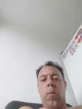 Snapshot of david_geam chatting on August 1, 9:41 am david geam online show from August 1, 9:41 am