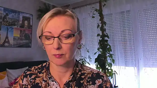 vanessa chat online show from October 2, 1:18 pm