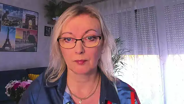 vanessa chat online show from February 15, 2:25 pm