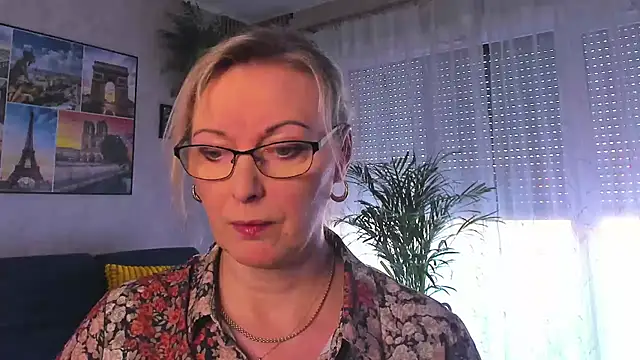 vanessa chat online show from March 19, 2:21 pm