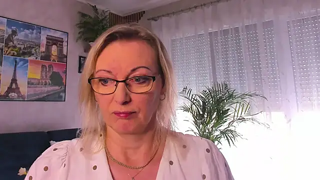 vanessa chat online show from April 8, 1:33 pm