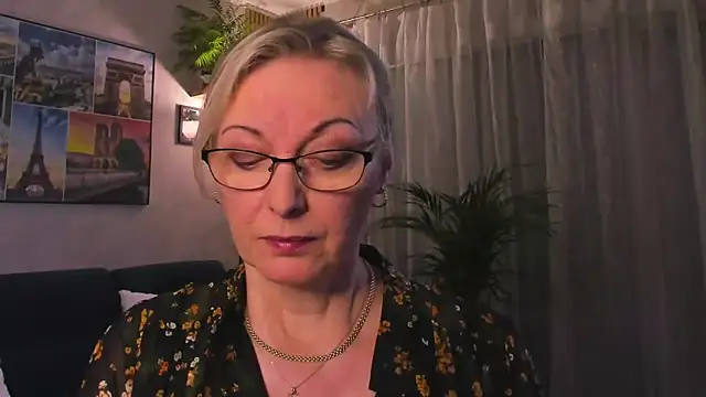 vanessa chat online show from April 19, 6:10 pm