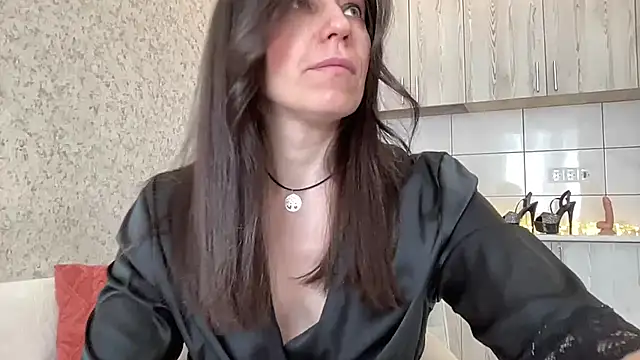 HotyWinter online show from April 11, 4:50 am