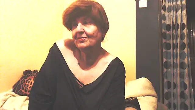 Snapshot of MioritaHard chatting on April 19, 7:05 pm MioritaHard online show from April 19, 7:05 pm