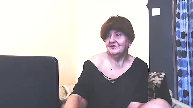 Snapshot of MioritaHard chatting on April 21, 8:20 am MioritaHard online show from April 21, 8:20 am