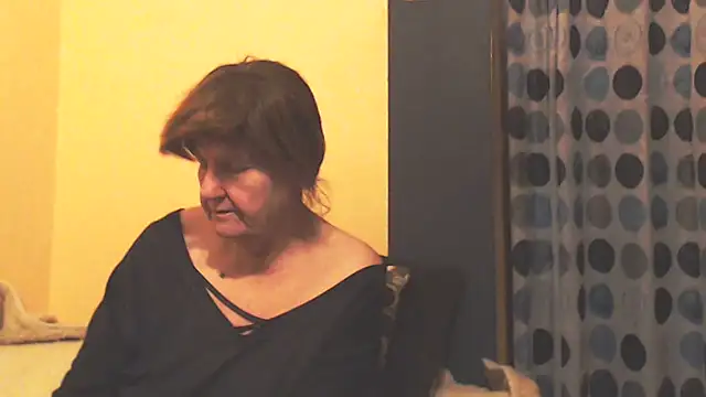 Snapshot of MioritaHard chatting on April 22, 8:43 pm MioritaHard online show from April 22, 8:43 pm
