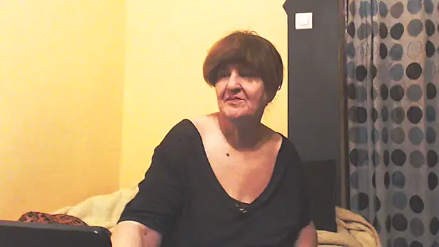 Snapshot of MioritaHard chatting on April 23, 7:16 pm MioritaHard online show from April 23, 7:16 pm