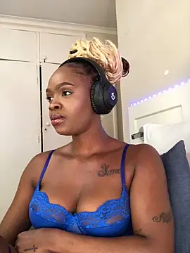 LuciousLips96 online show from October 20, 7:53 am