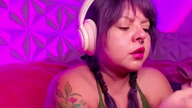 Satyn doll online show from October 21, 4:35 am