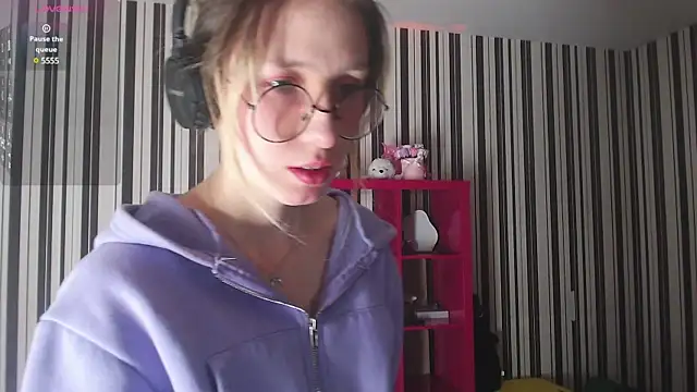  Hanna Moon  online show from December 16, 8:20 am