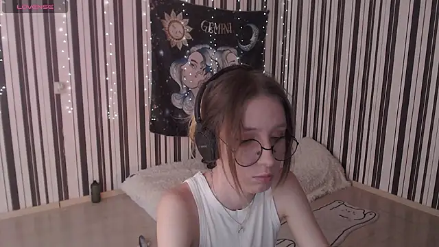  Hanna Moon  online show from September 19, 9:11 am