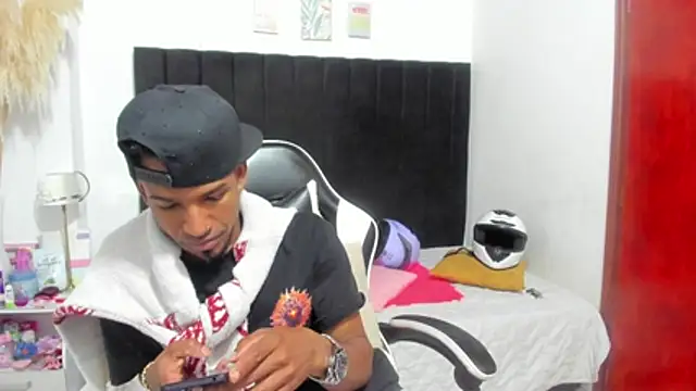 anhtony wayans online show from April 21, 1:42 am