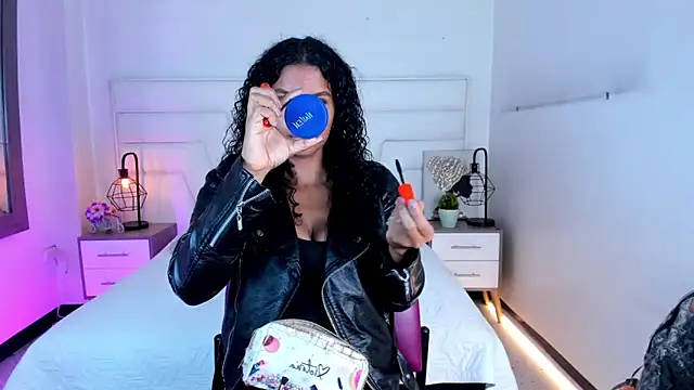 Snapshot of Ellie_Alves chatting on February 17, 12:59 pm Ellie Alves online show from February 17, 12:59 pm