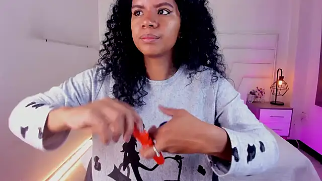 Snapshot of Ellie_Alves chatting on February 25, 12:24 pm Ellie Alves online show from February 25, 12:24 pm