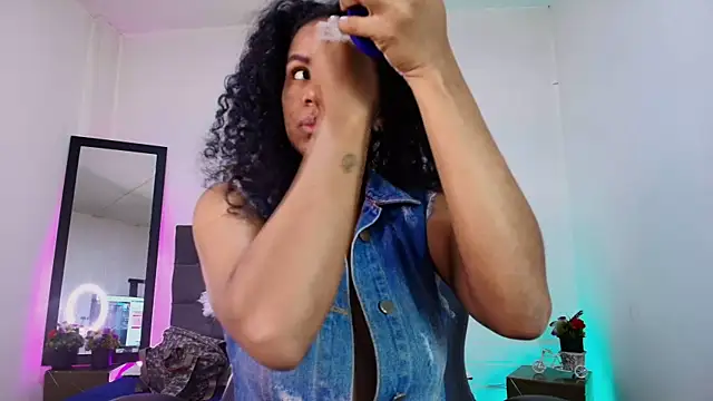 Snapshot of Ellie_Alves chatting on September 14, 2:49 pm Ellie Alves online show from September 14, 2:49 pm