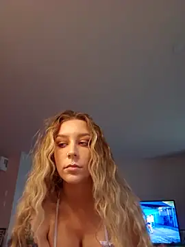 LilyOrion online show from October 14, 6:09 pm