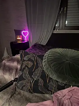 Snapshot of Carmen_Monroe chatting on May 9, 10:15 pm Carmen Monroe online show from May 9, 10:15 pm