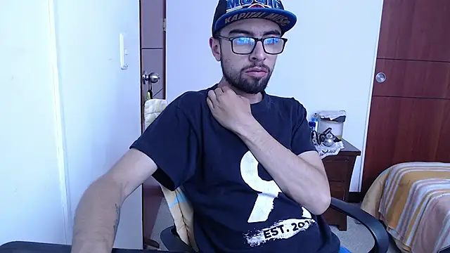 fvckolombianguyy online show from February 7, 9:37 pm