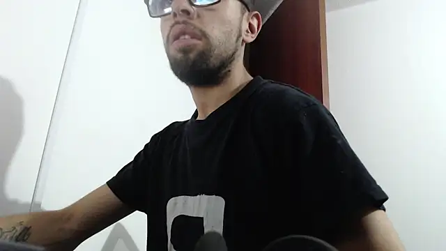 fvckolombianguyy online show from February 9, 2:38 am