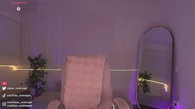 CATALINA RESTREPO online show from December 14, 1:11 am