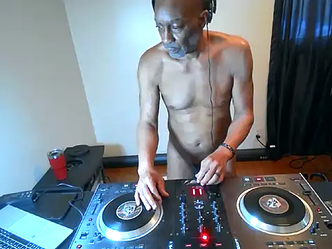 longdick4you8686 online show from January 27, 10:16 pm