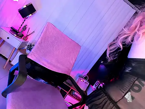 YOURGODDESSMONICA online show from November 14, 6:01 am