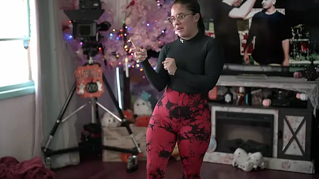 Nikki Torres online show from October 20, 5:24 pm