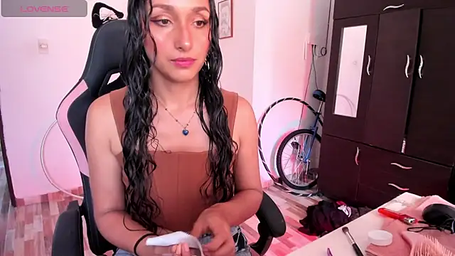 Snapshot of adrena_10 chatting on April 29, 4:44 pm adrena 10 online show from April 29, 4:44 pm