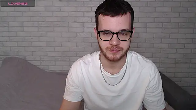 Snapshot of Alexxx_horny chatting on March 20, 5:01 am Alexxx horny online show from March 20, 5:01 am