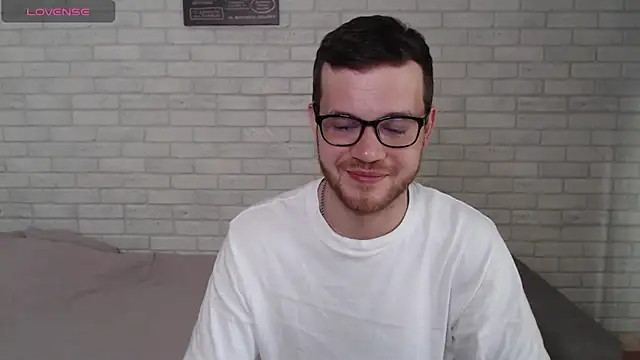 Snapshot of Alexxx_horny chatting on July 27, 7:04 am Alexxx horny online show from July 27, 7:04 am