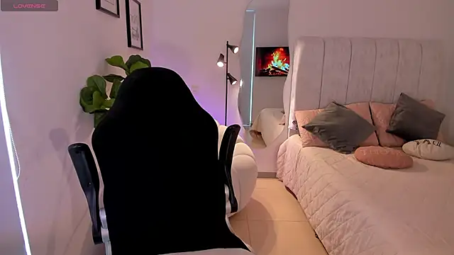 AmyWood online show from March 24, 8:47 pm