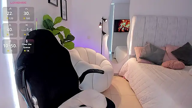 AmyWood online show from April 1, 7:55 pm