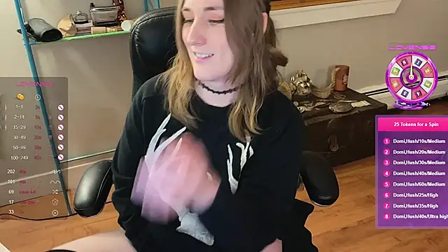 luluvaladon online show from January 27, 2:42 am