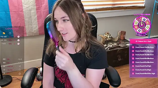 luluvaladon online show from March 15, 11:39 pm